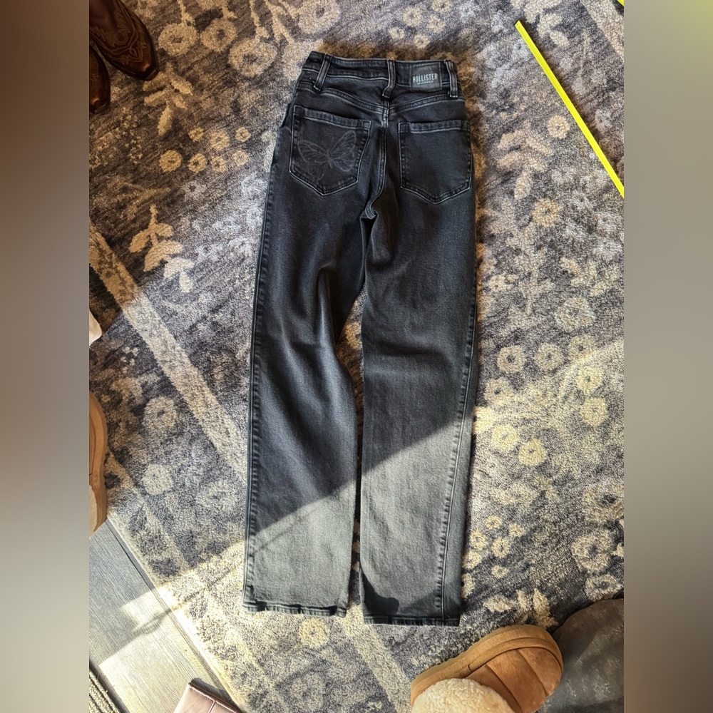 Hollister High-Waisted Black Jeans with Butterfly Print - Picture 11 of 12
